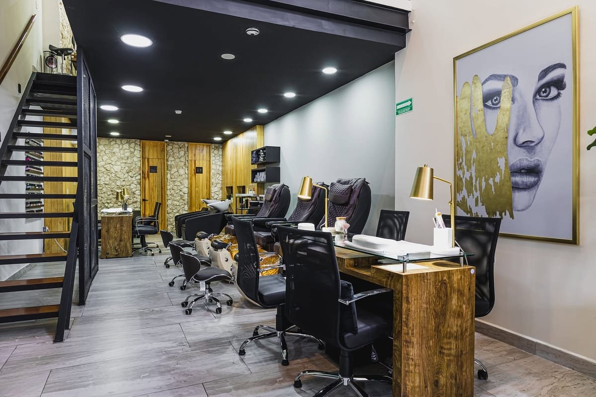 Zona de uñas del salón en Cancún